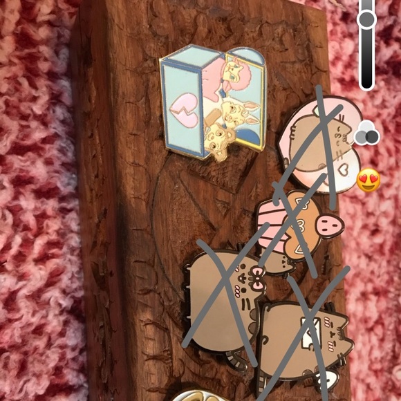 Collection pins - Picture 2 of 3